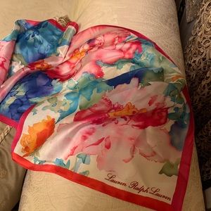 💕Scarf Beautiful NEW 100% Silk🎉🌺